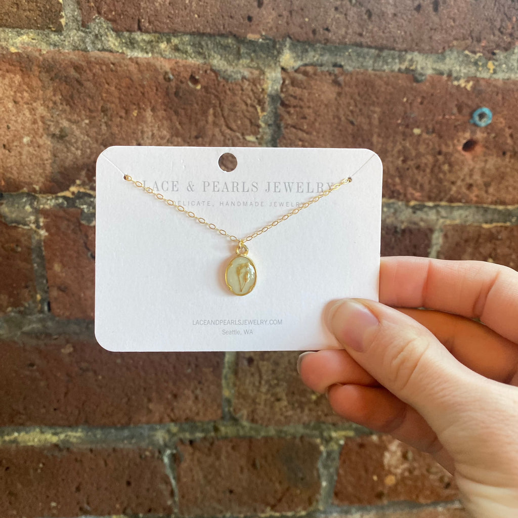 Oval Baby's Breath Flower Necklace