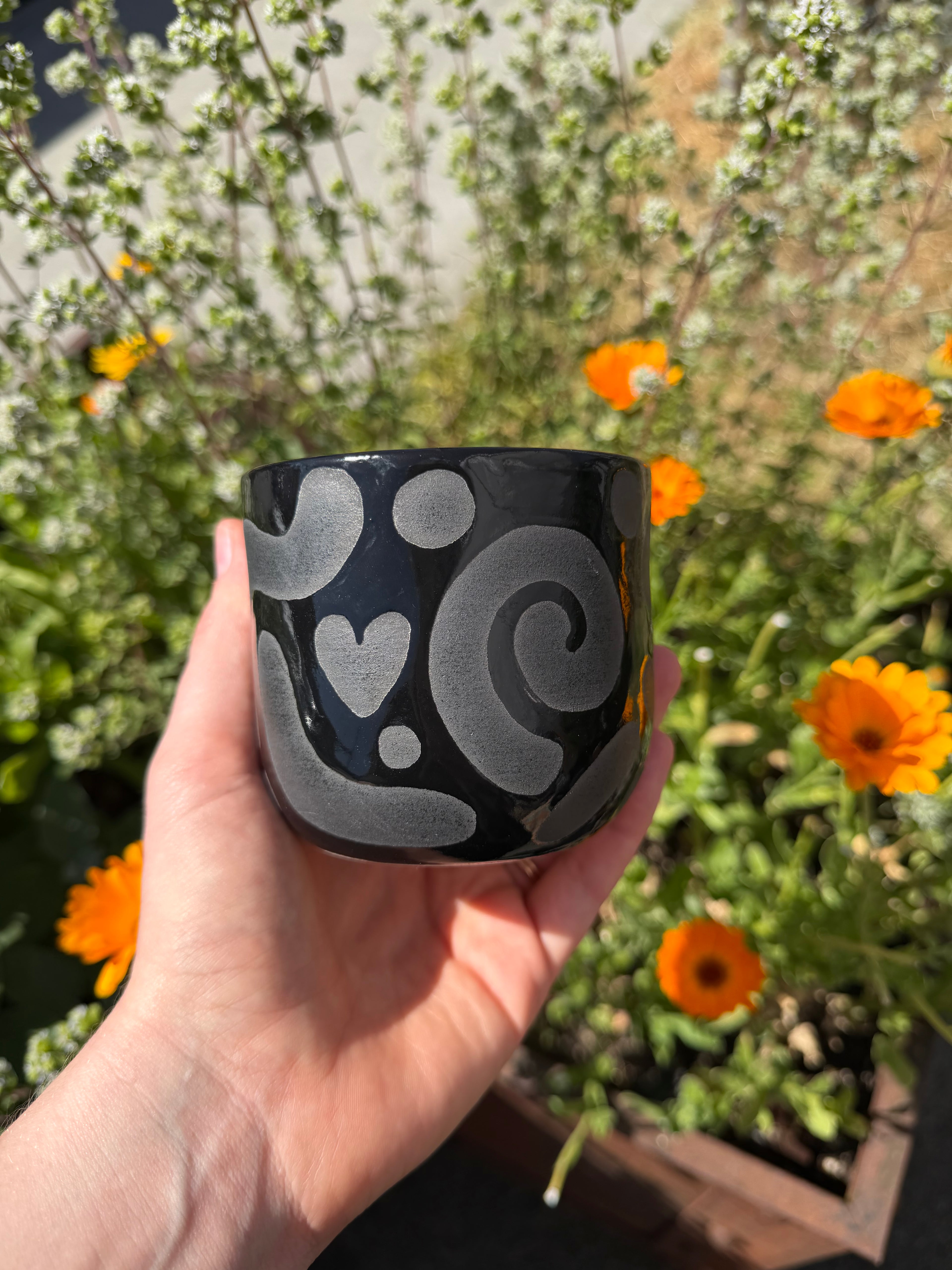Swirl Cup in Black