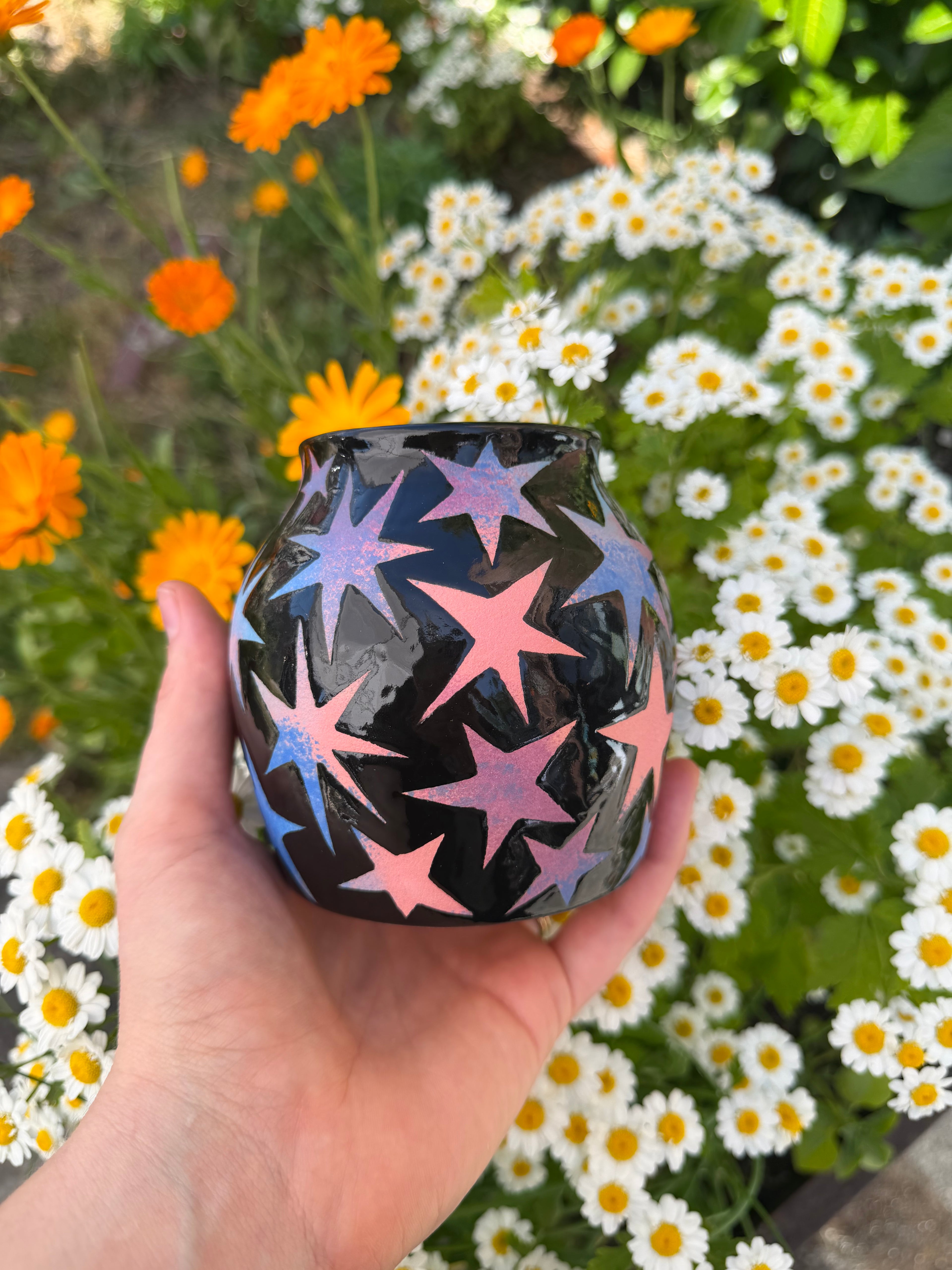 Star Vase in Med, Black
