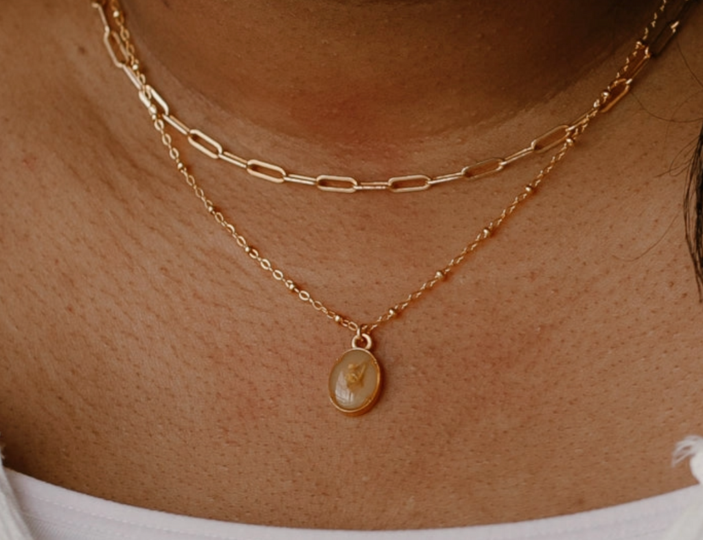 Oval Baby's Breath Flower Necklace