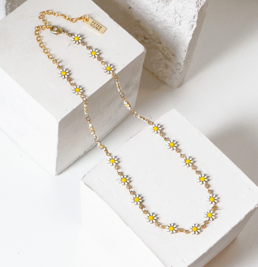 Lure Daisy Choker Necklace