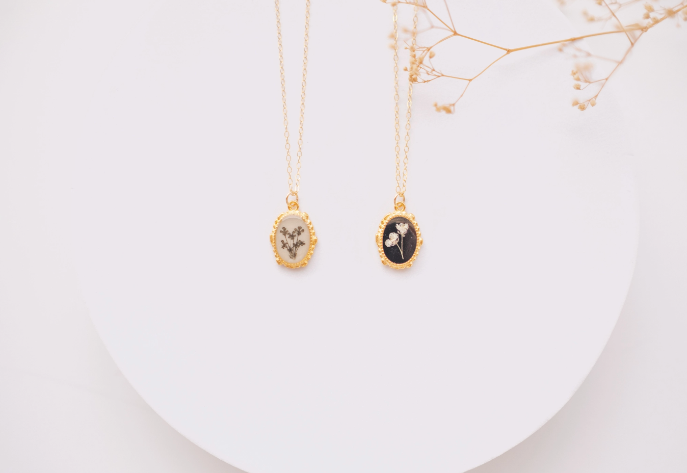 Beaded Oval Pressed Flower Necklace