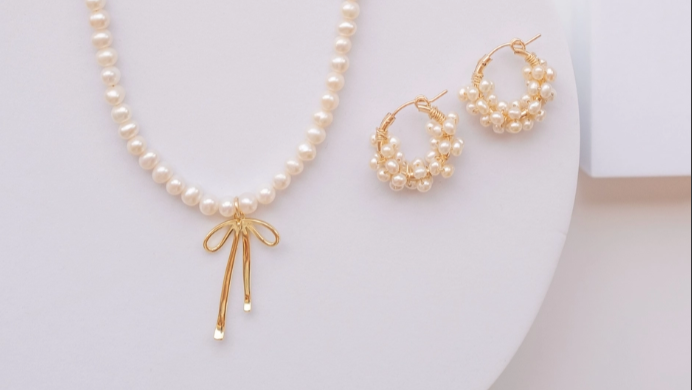 Bow Pearl Necklace