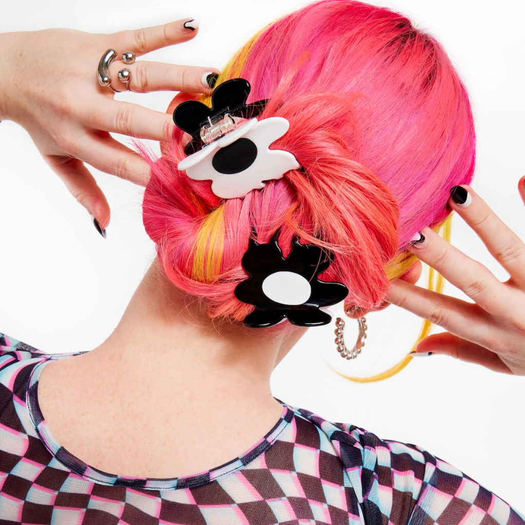 Flower Claw in Black + White