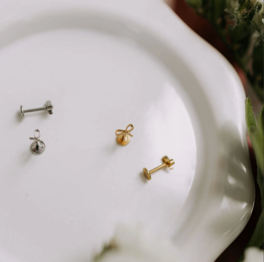 Bow Flat Back Studs