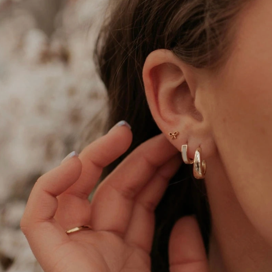 Bow Flat Back Studs